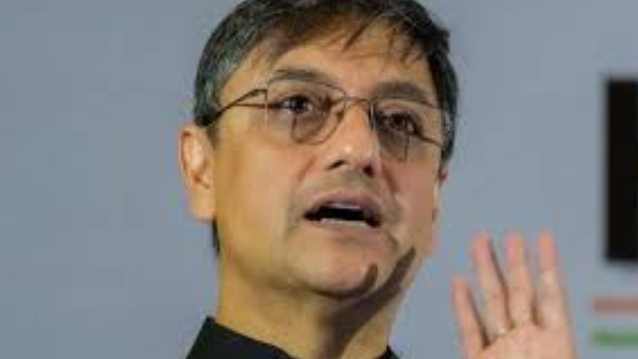 sanjeev sanyal upsc(image Social Media)).jpg