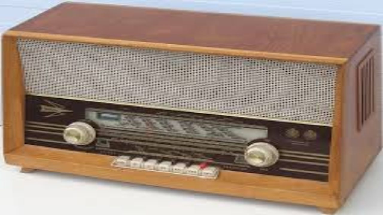 Radio-Set-image-Social-Media.