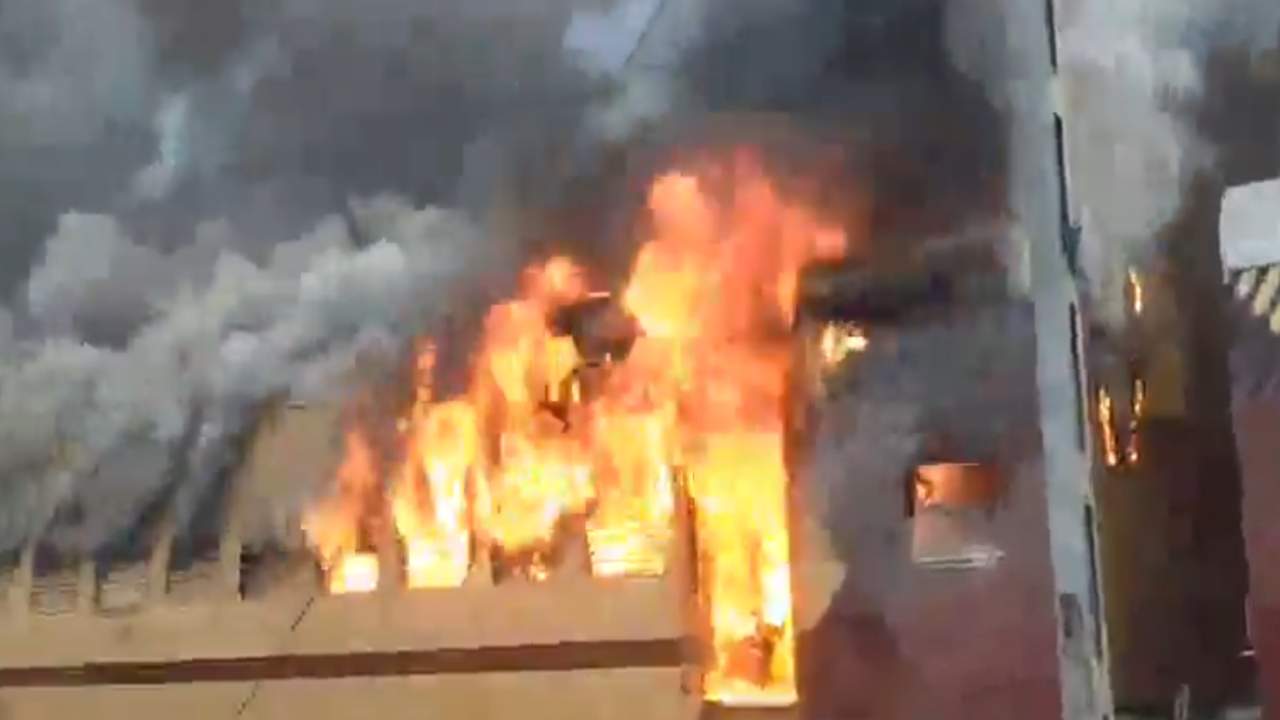 Bihar Passenger Train Fire (image Social Media).jpg