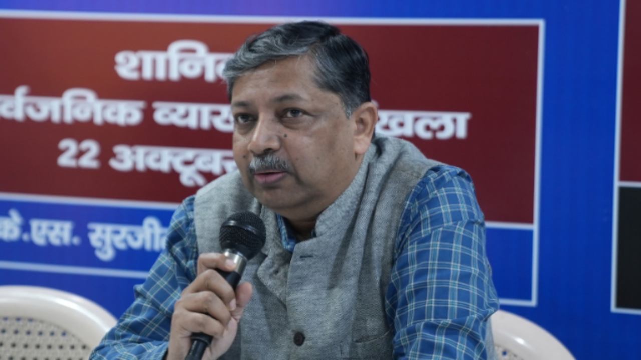 Prof. Surajit Mazumdar Explains Globalisation (image Social Media).jpg
